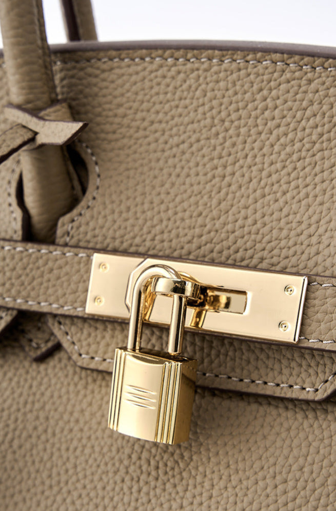 Bolsa Classic Média Couro Legítimo Barcelona Ferragem Dourada