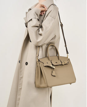 Bolsa Classic Média Couro Legítimo Barcelona Ferragem Dourada