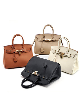 Bolsa Classic Média Couro Legítimo Barcelona Ferragem Dourada