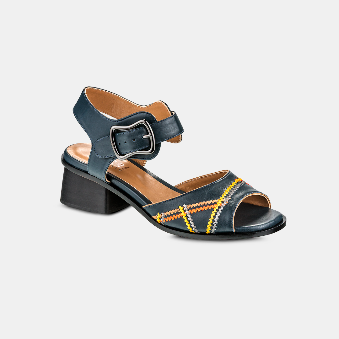 Sandália Lucca Marinho