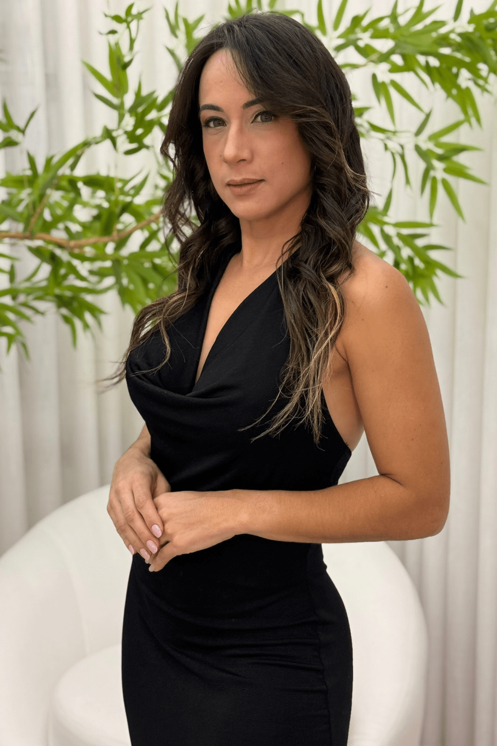 Vestido Bia Longo com Decote em V Halter em Malha Preto