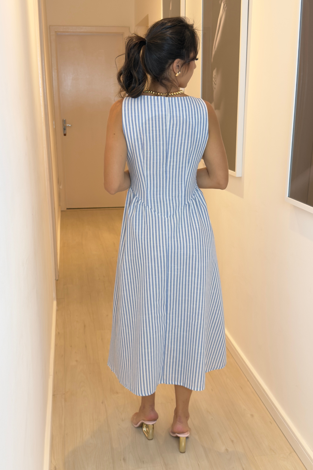 Vestido Grazi Listrado Decote Quadrado Sem Manga Azul