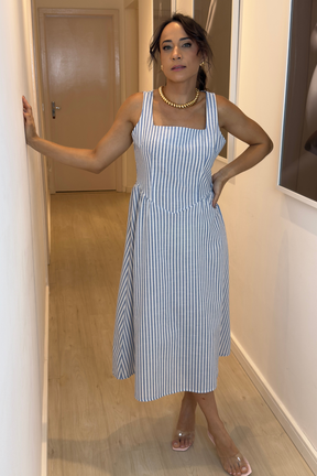 Vestido Grazi Listrado Decote Quadrado Sem Manga Azul