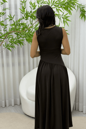 Vestido Meline Longo Cintura Franzida Minimalista Marrom