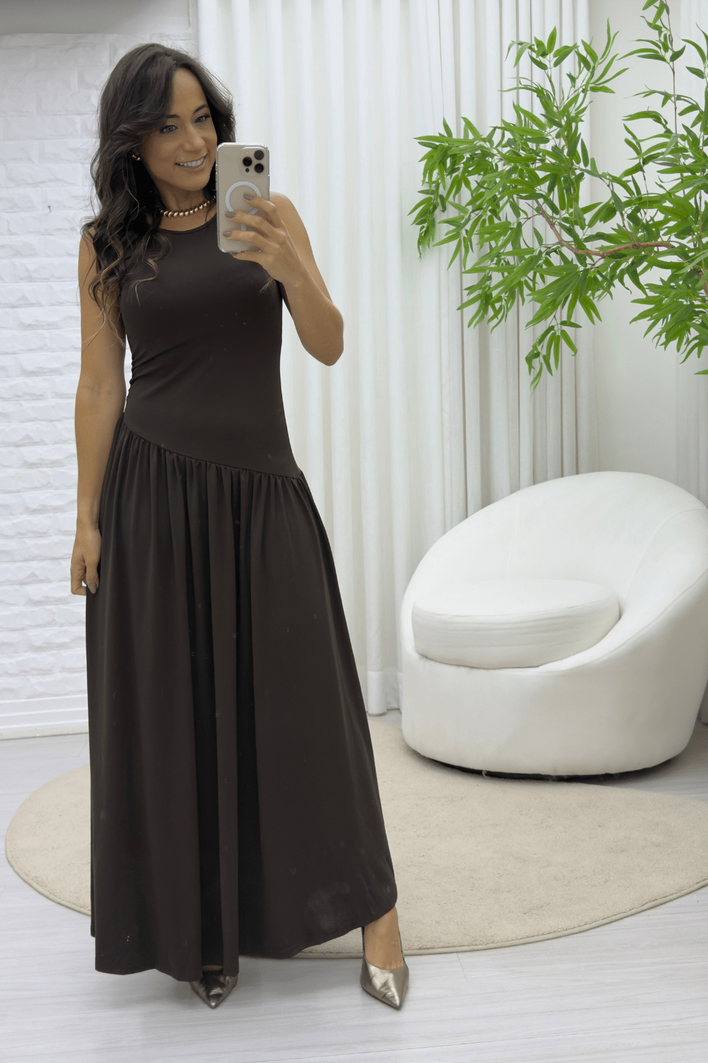 Vestido Meline Longo Cintura Franzida Minimalista Marrom