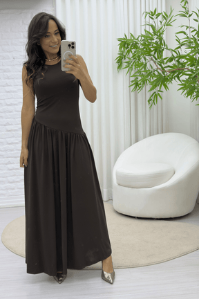 Vestido Meline Longo Cintura Franzida Minimalista Marrom