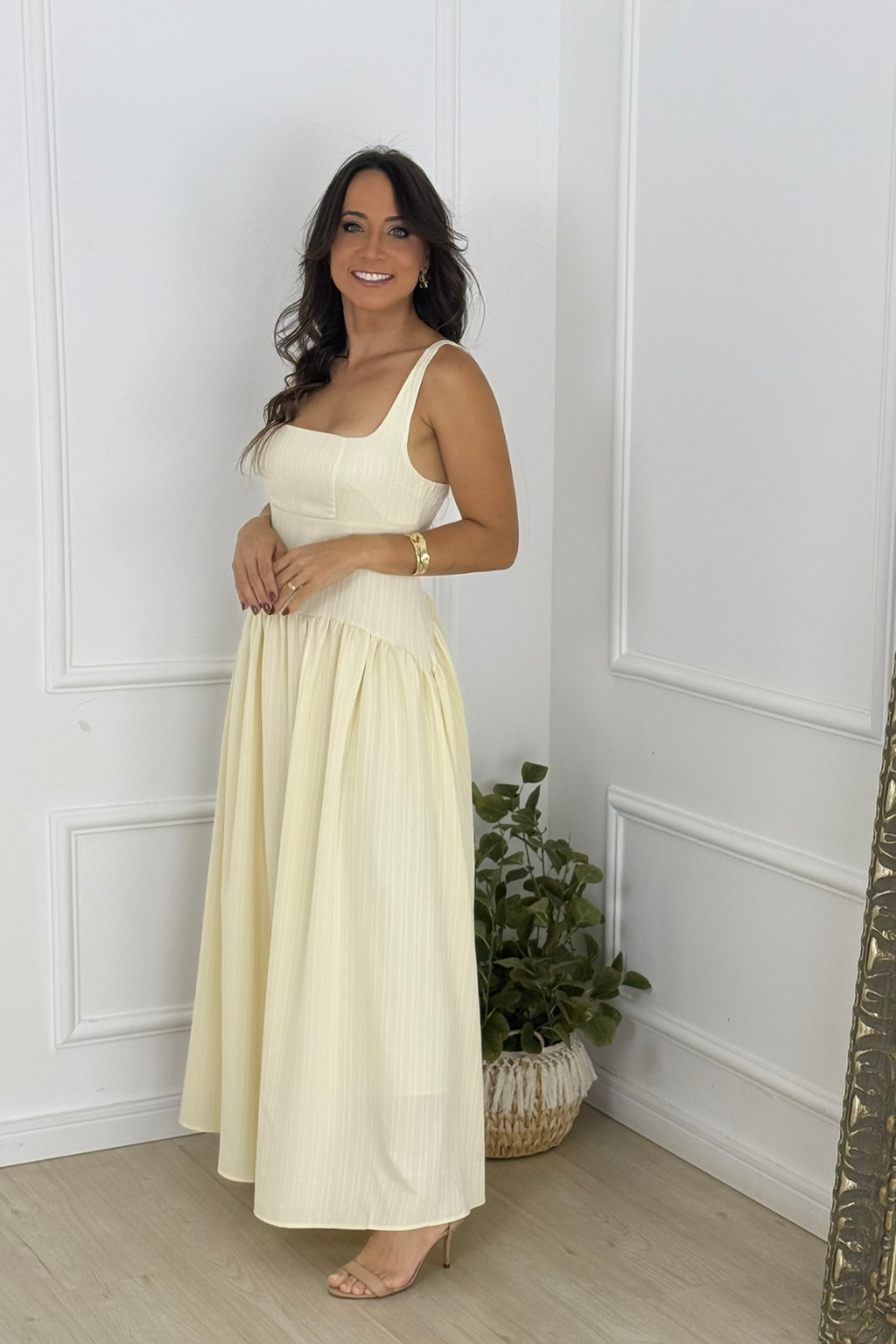Vestido Vivi Decote Quadrado Plissado Sem Mangas Amarelo