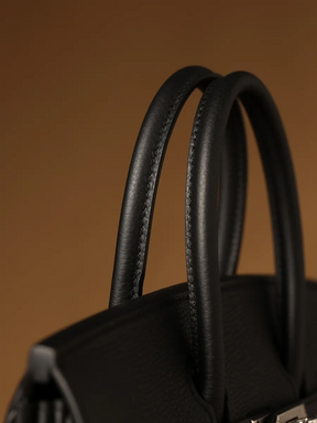 Bolsa Classic Média Couro Legítimo Barcelona Ferragem Prata