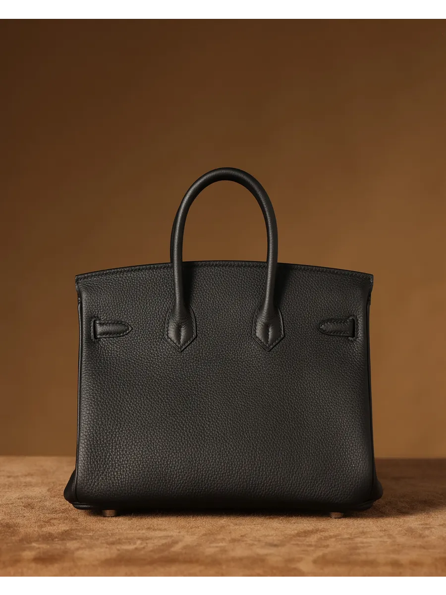 Bolsa Classic Média Couro Legítimo Barcelona Ferragem Prata