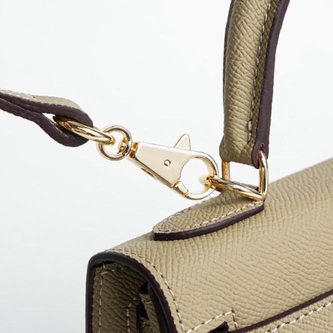 Bolsa Classic Média Couro Legítimo Madri Ferragem Dourada