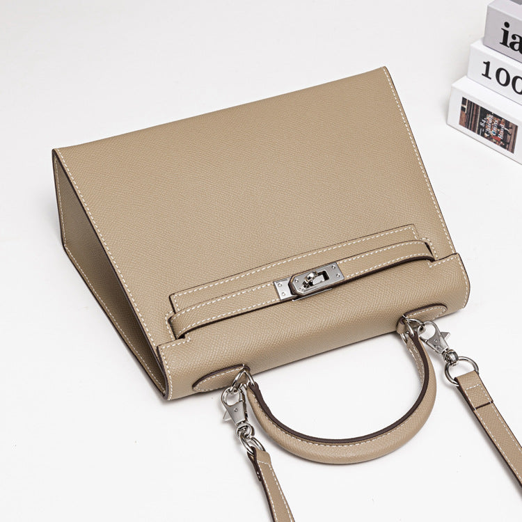 Bolsa Classic Média Couro Legítimo Madri Ferragem Prata